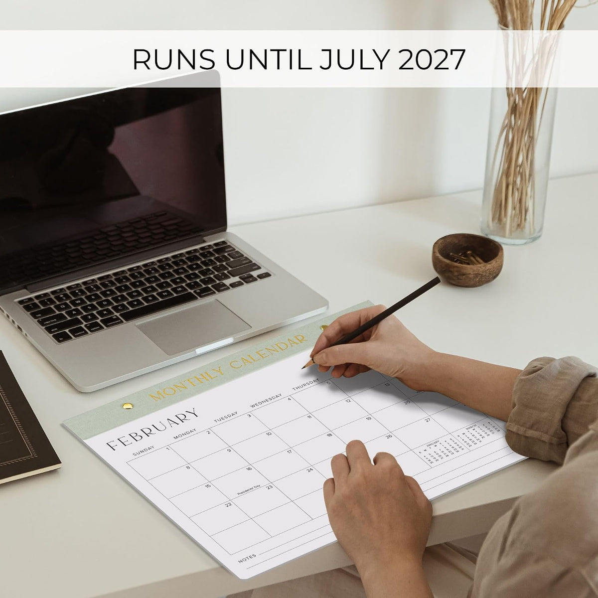 Aesthetic 2026-2027 Desk Calendar - Runs From January 2026 Until July 2027